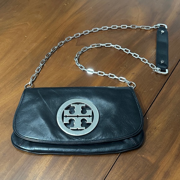 Tory Burch Handbags - Tory Burch Reva Amanda Crossbody Bag with Chain Strap